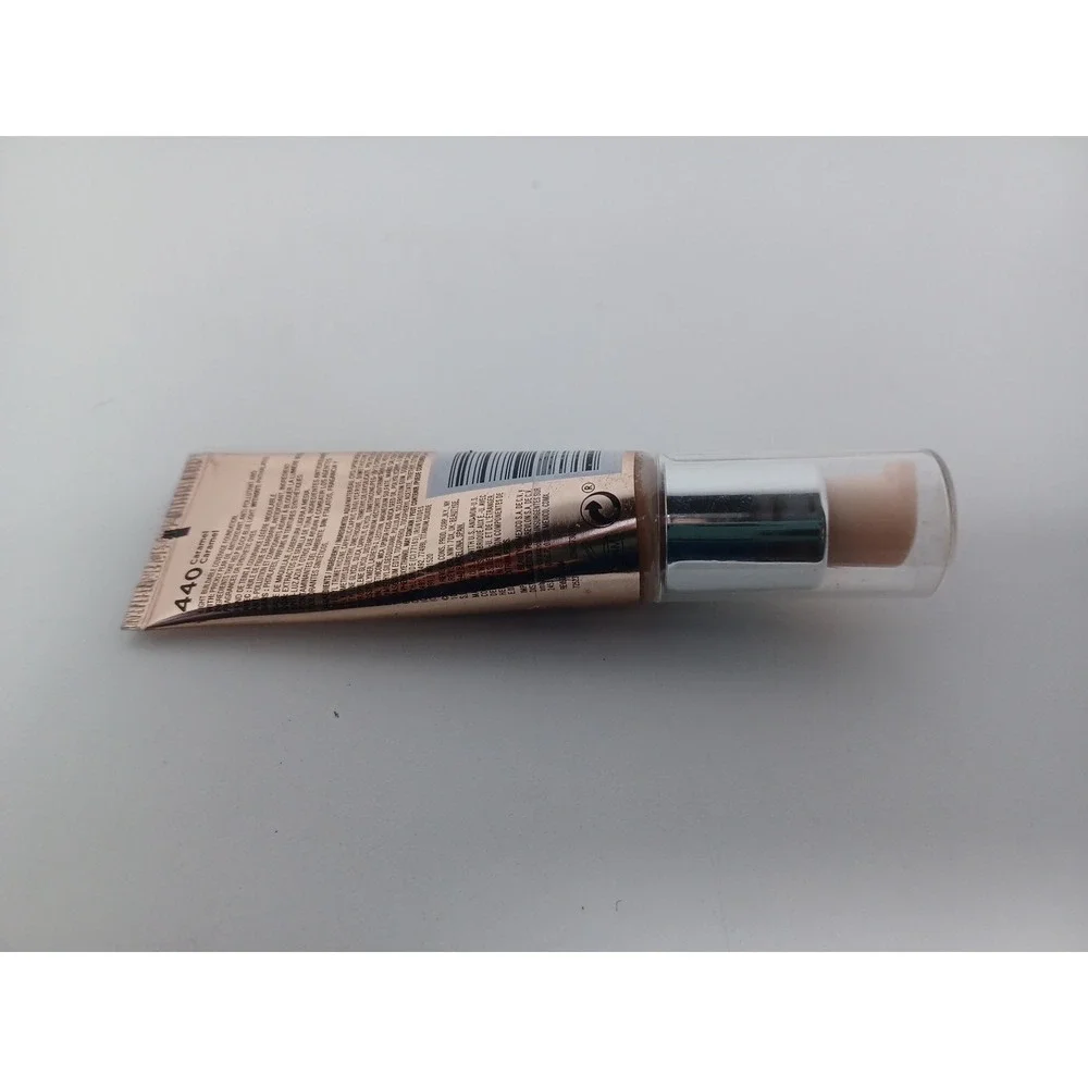Revlon Photoready Candid Glow Moisture Glow Anti-Pollution Foundation 0.75oz 440